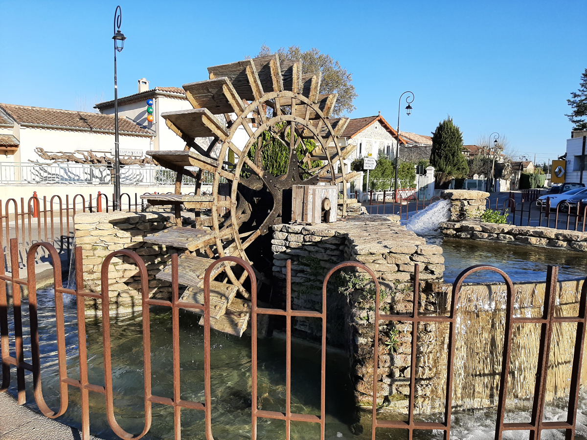 Roue à eau à Noves - photo : rhinoferos